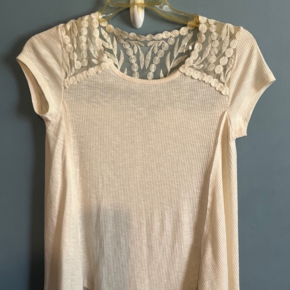 SELLING JOLT TOP FOR WOMEN SIZE M COLOR CREAM VERY GOOD CONDITION - Picture 5 of 13